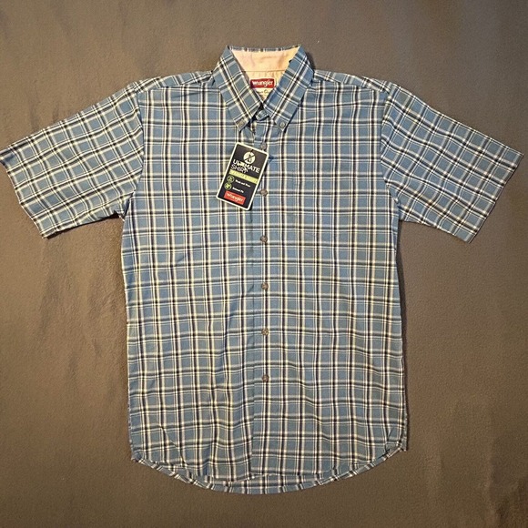 Wrangler Other - Wrangler Shirt Wrinkle Resistant Relax‎ Fit Shirt Blue Plaid NWT Small